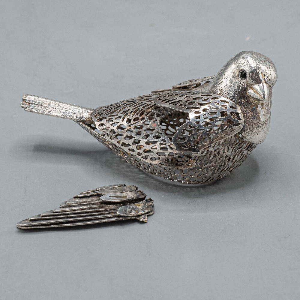 READ - Christofle Lumiere D'Argent Collection Sitting Bird Silverplate France