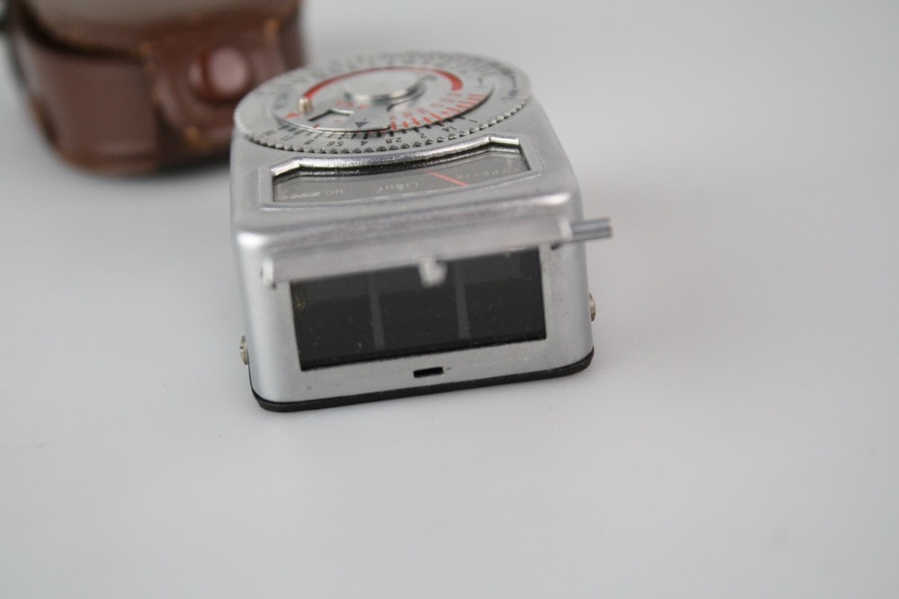 ELITE TYPE IX LIGHT METER WITH CASE