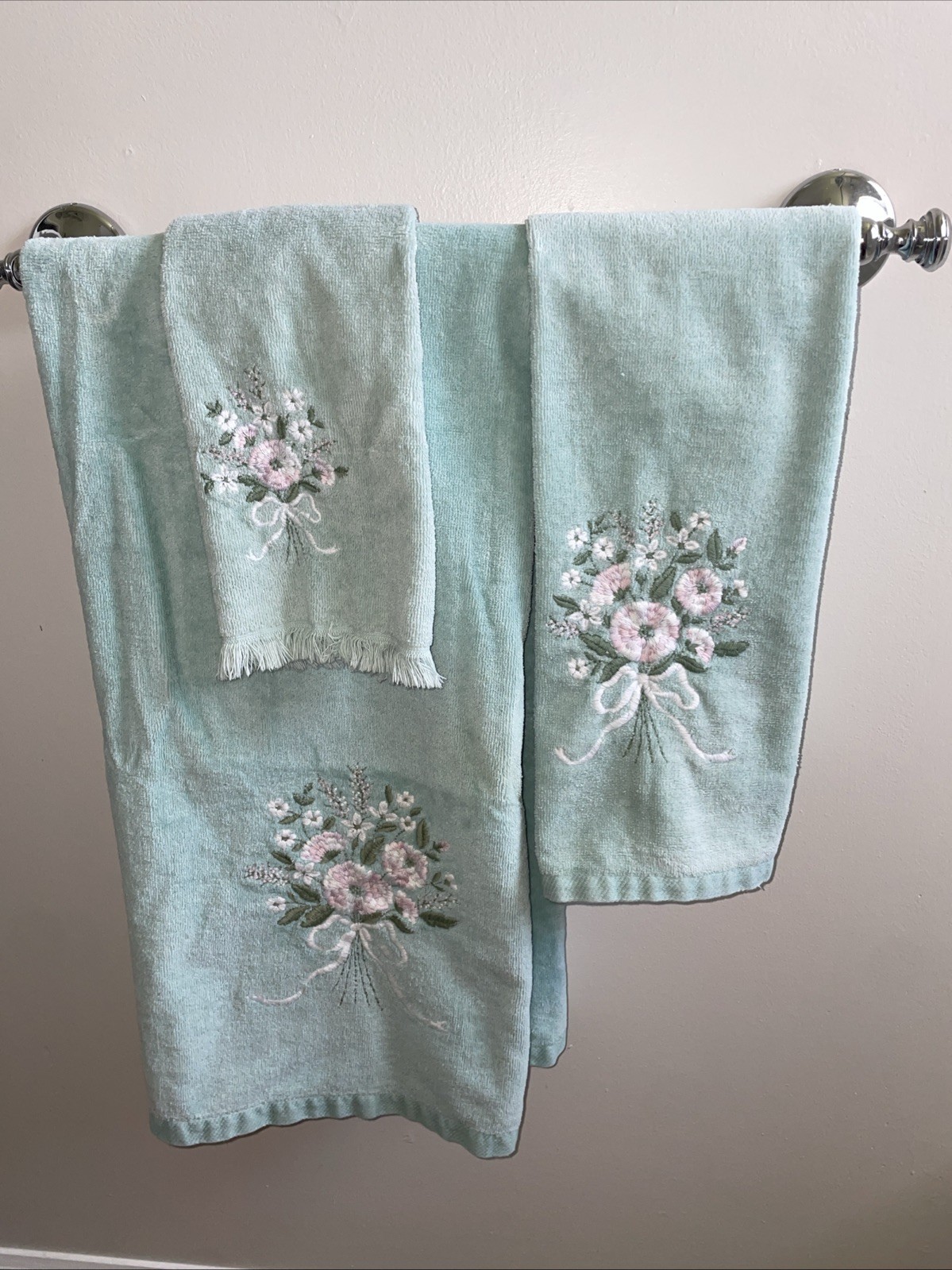 The Avanti Look Light Green 3 Piece 100% Cotton Towel Set