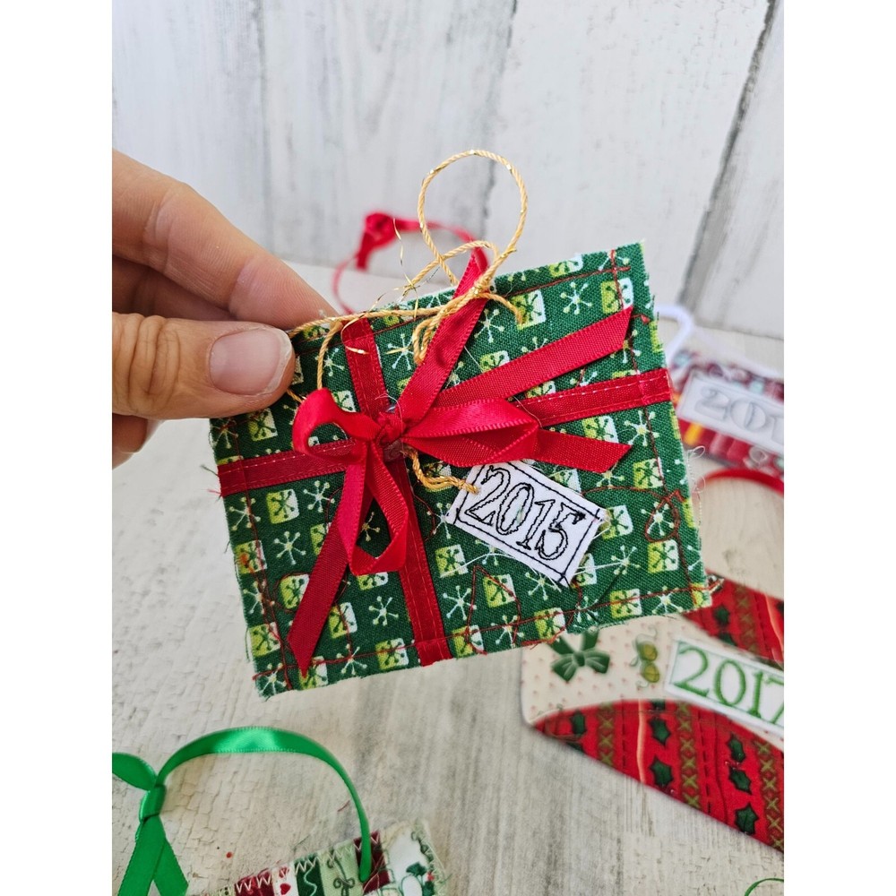 Knit present ornament year tree unique set