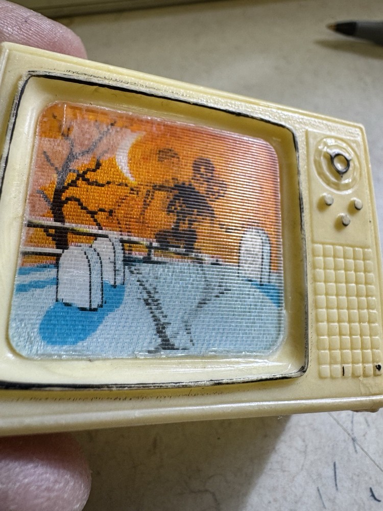 Extremely Rare Wiggle Tv Pencil Sharpener Case Only Graveyard Dancing Skeleton