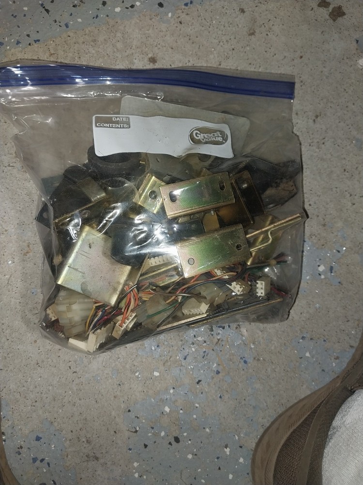 ami rowe cd100 assorted bag of hardware