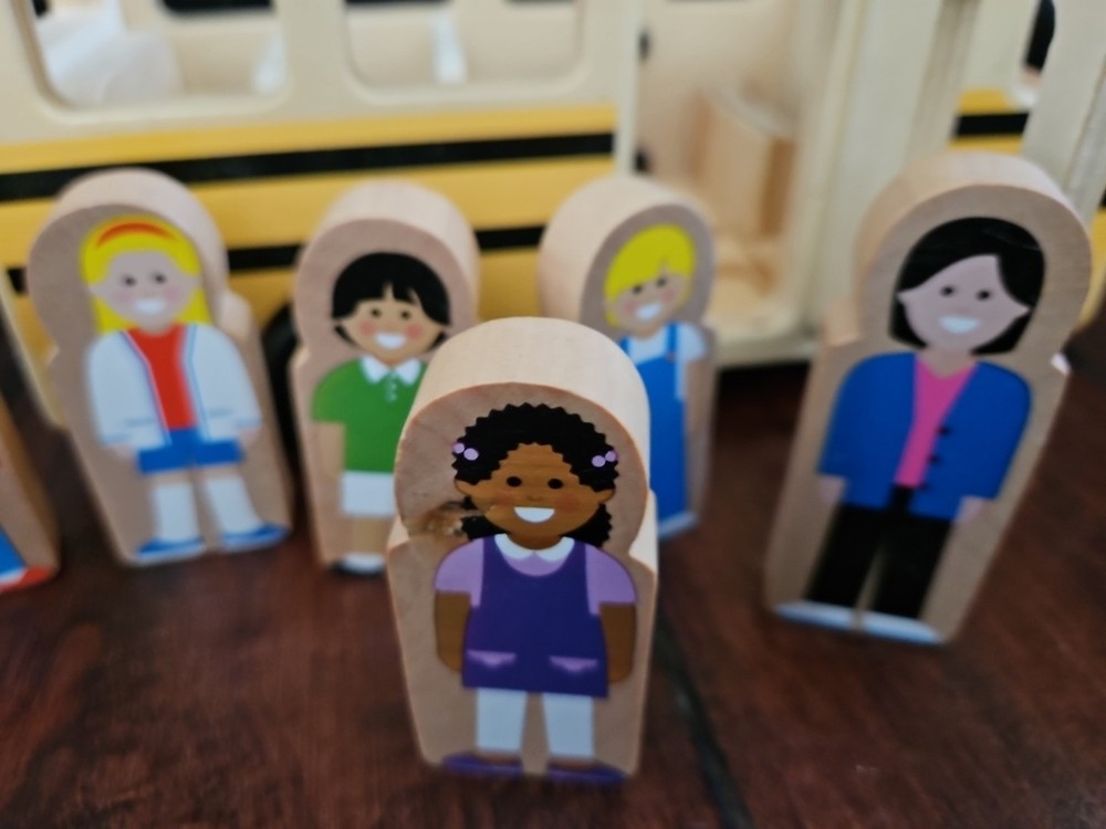 Melissa & Doug School Bus W/figures