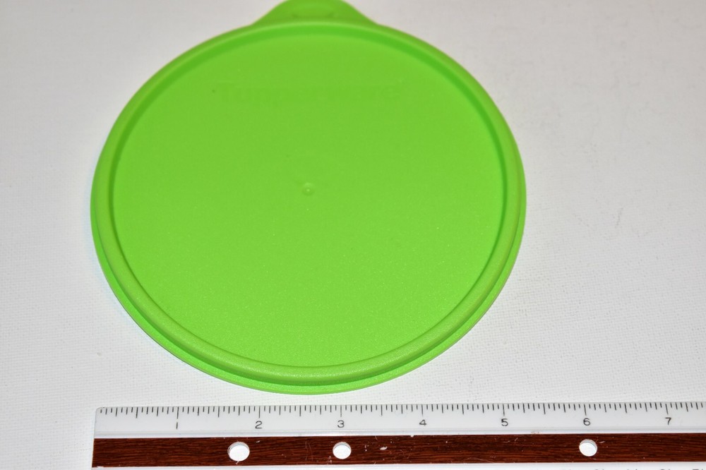 Tupperware Round Lid Bright Green #5404