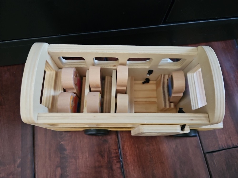 Melissa & Doug School Bus W/figures