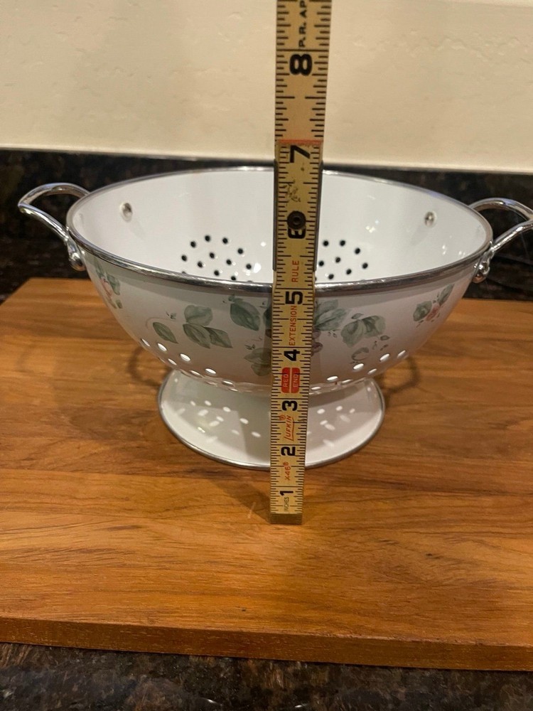 Enamel Pfaltzgraff grapevine colander