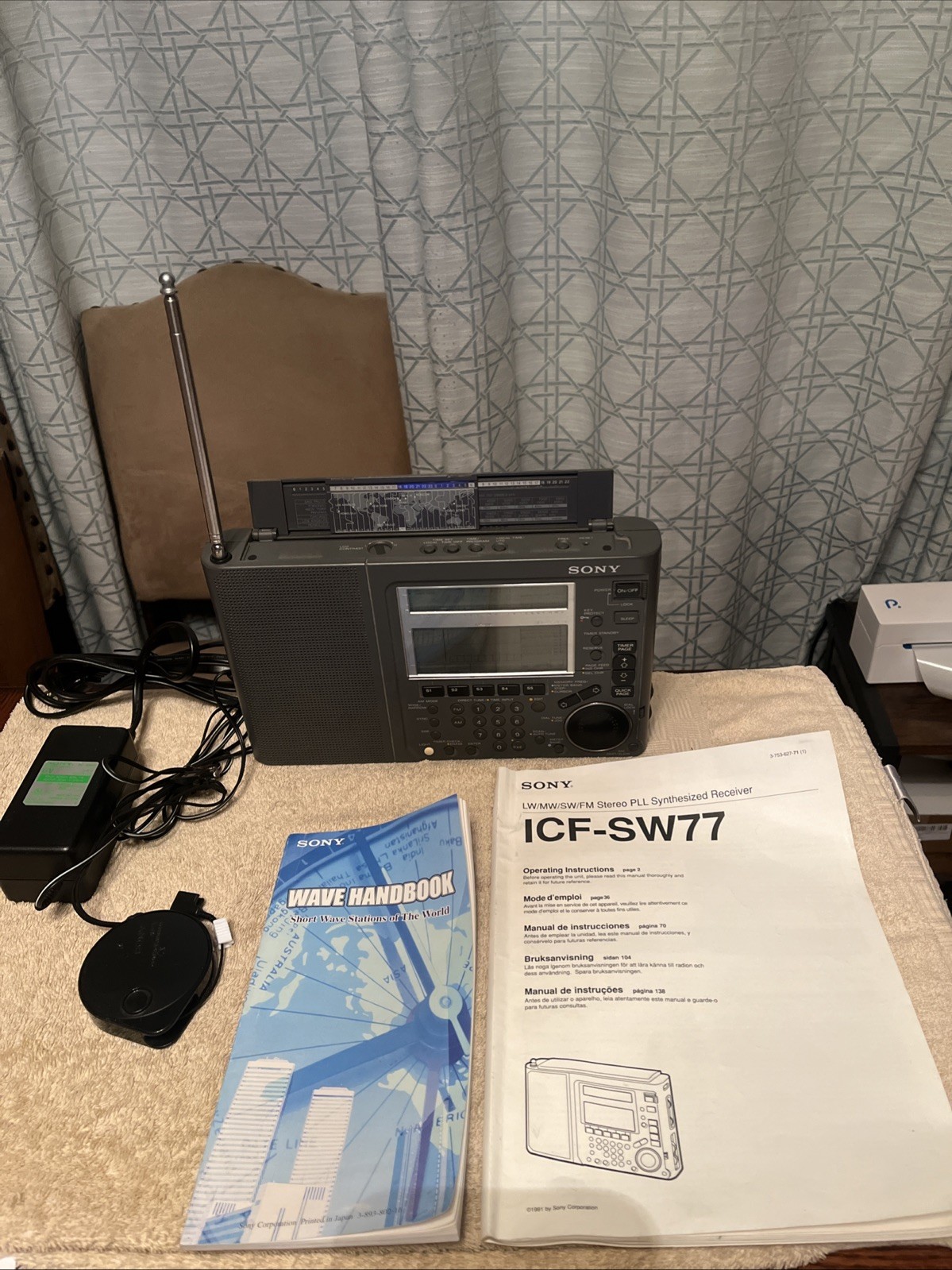 Sony ICF-SW77 World Band Receiver Radio Mint Condition Tested Works Great