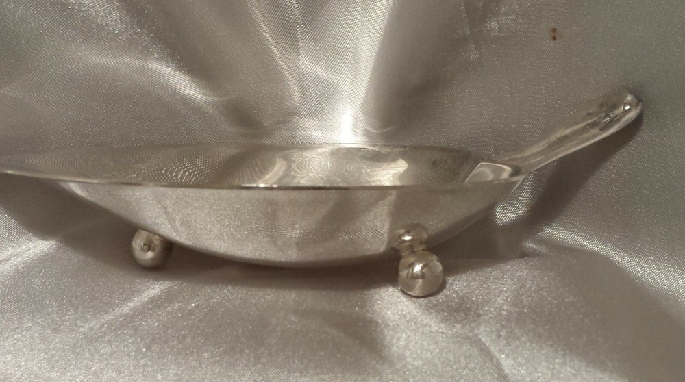 1883 FB ROGERS SILVERPLATE FOOTED HEART LEAF SHAPE DISH, TRINKET, BON BON