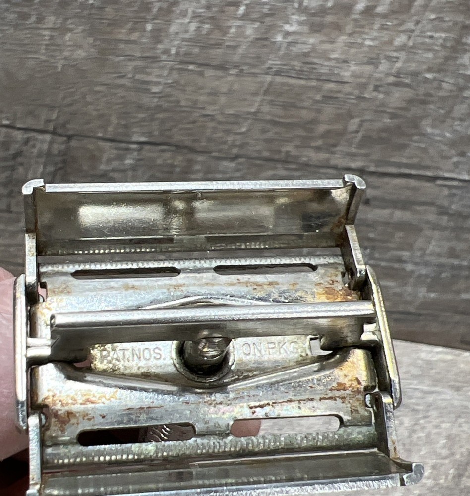 Vintage Gillette Flare Tip Super Speed Safety Razor - Date Code E1 1959