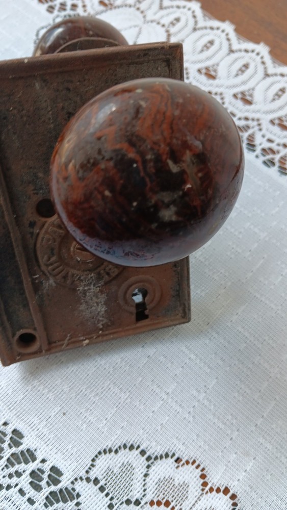 Vintage Norwalk Door Lock Set "Bennington"? Knobs