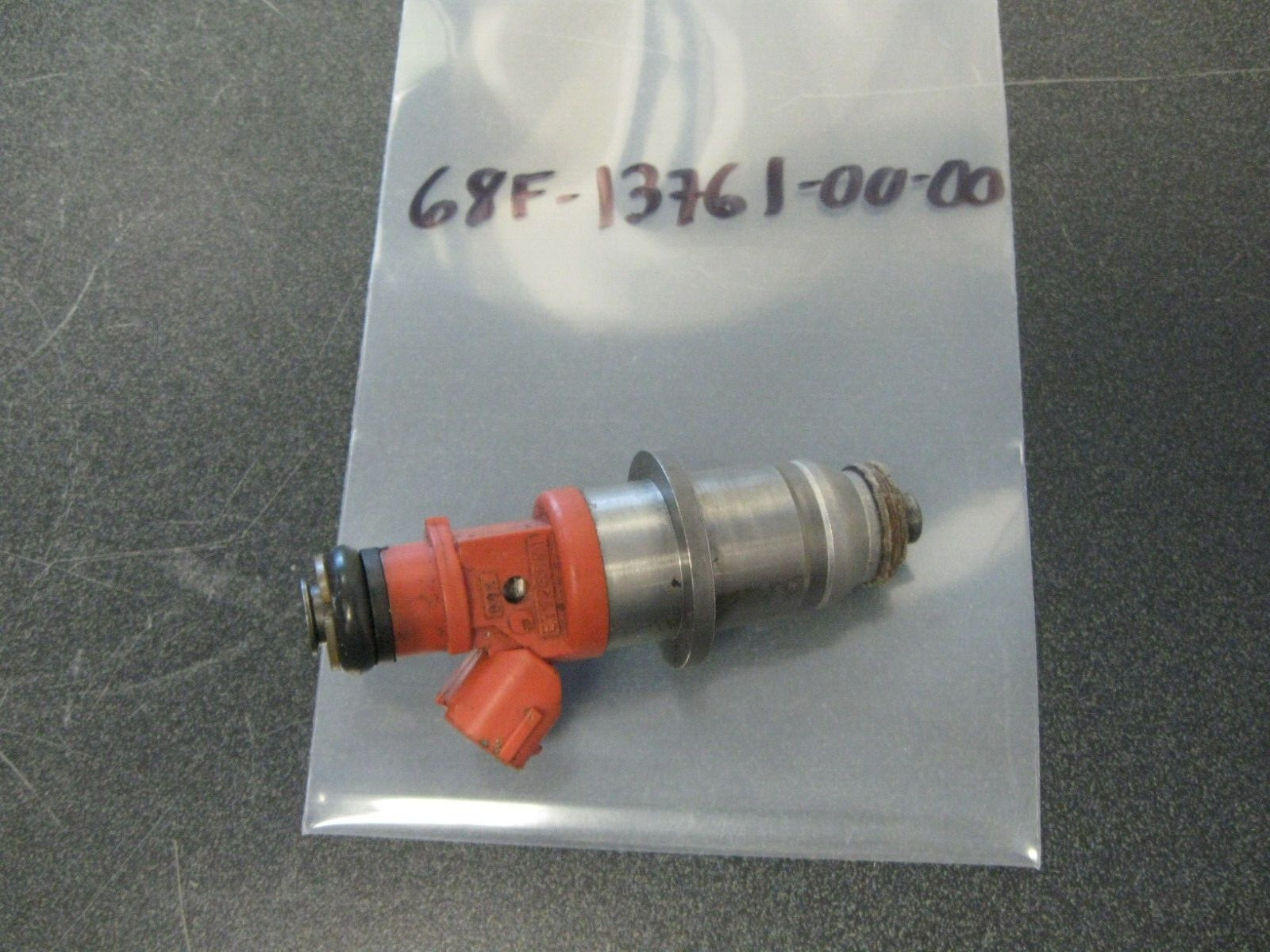 Yamaha Outboard 68F-13761-00-00 06 Z200 Fuel Injector Assy BIN0366