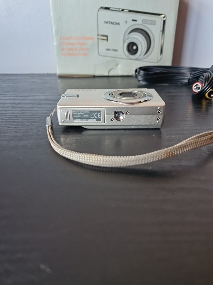Hitachi Digital Camera HDC-756E 7.0MP Silver