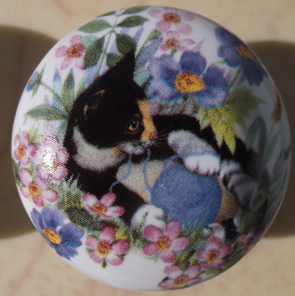 Cabinet Knobs w/ Kitten Calico in Flowers #2