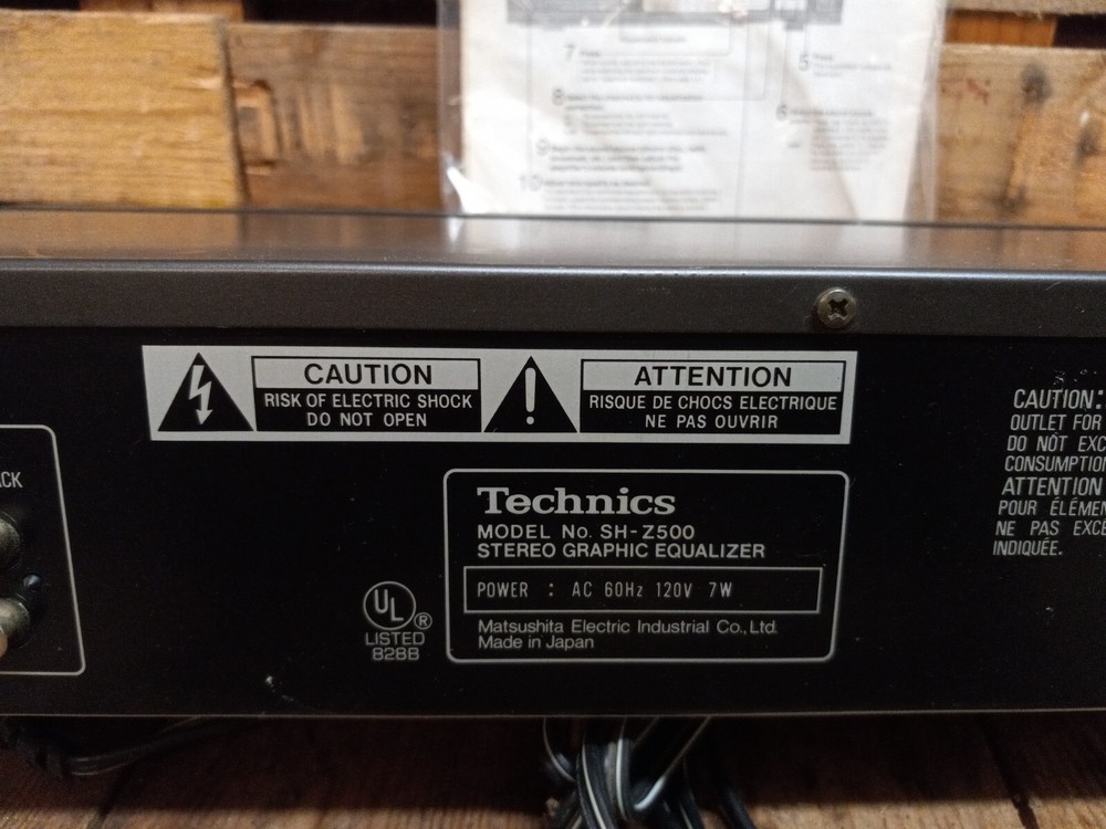 TECHNICS SH-Z500 Stereo Graphic Equalizer Powers on!