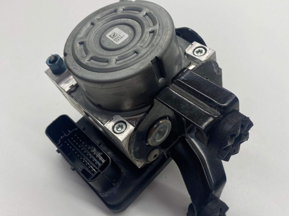 BMW M4 ABS pump unit module ecu 2017 F82 4 Series