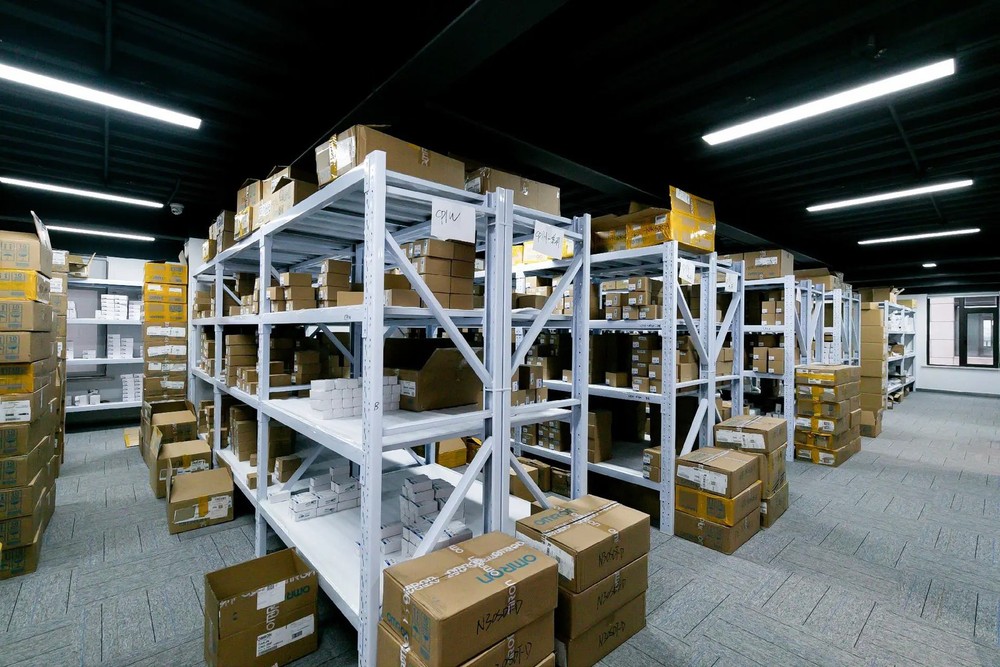 New Mitsubishi FX2NC-64MT PLC Programmable Controller Expedited Shipping One