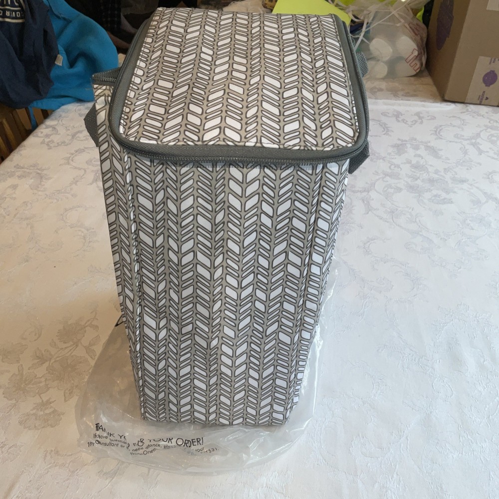 NEW!! Thirty One  Small thermal insert  ( Chervron Charm)