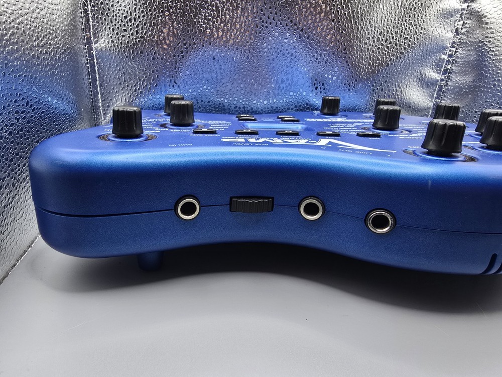 Behringer V-AMP 2 Guitar Amp Multi-Effects Processor Adapter Foot Switch And Bag