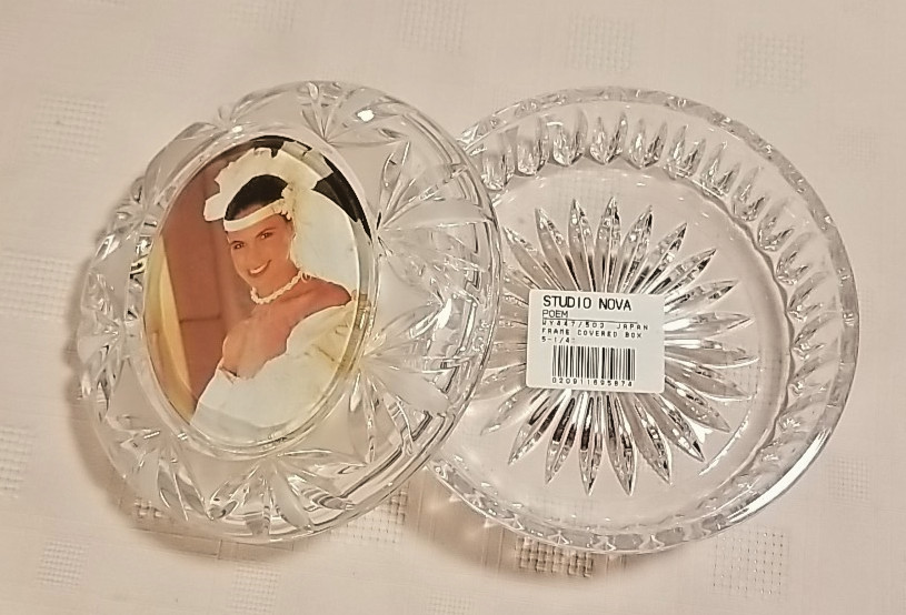 Studio Nova Poem Frame Covered Box Round 5.25" Cut Glass