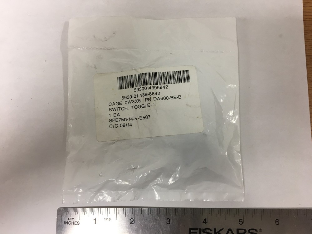 Carling DA600-BB-B Toggle Switch