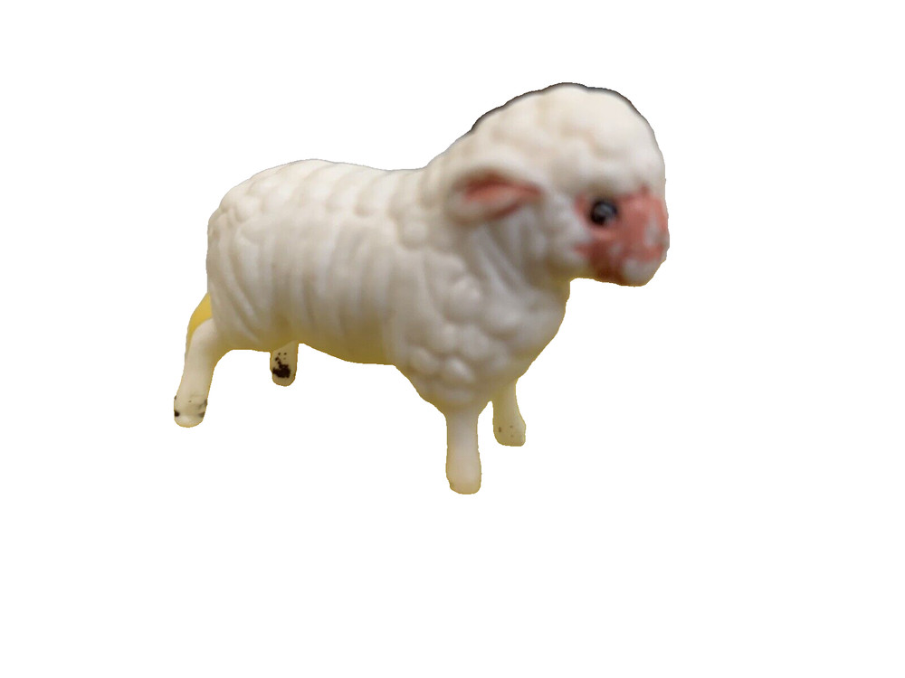 Plastic White Sheep.  Number 915.