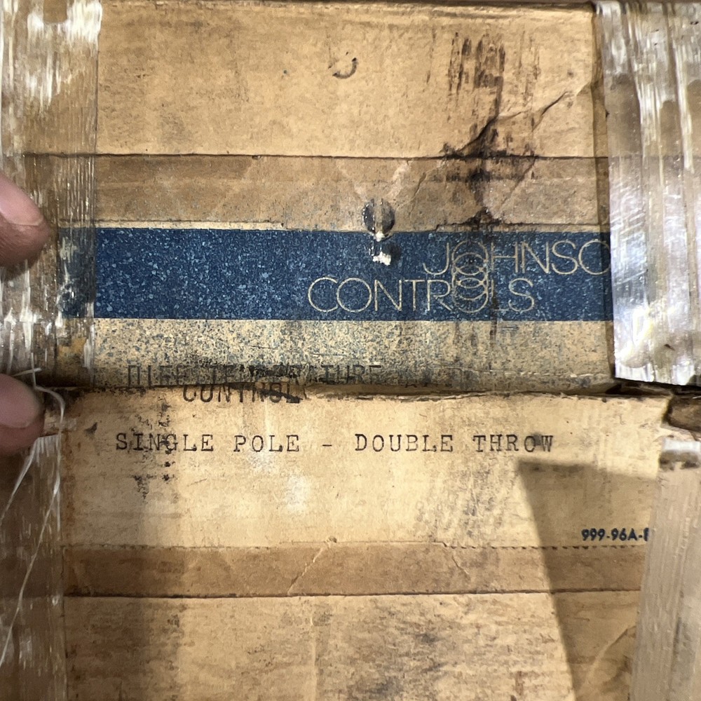 Johnson Controls A74FA-1C Temperature Controller Nos Surplus