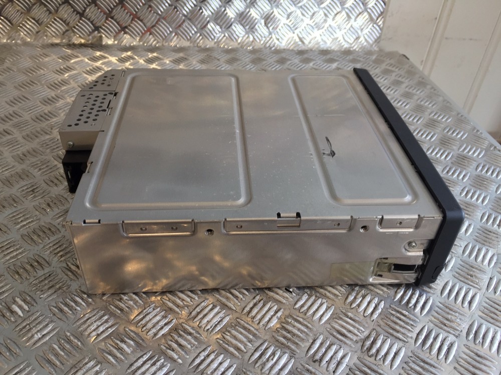 BMW 03-10 5 SERIES E60 E61 6 DISC CD CHANGER E60 E61 E64 E64 9131850 B343