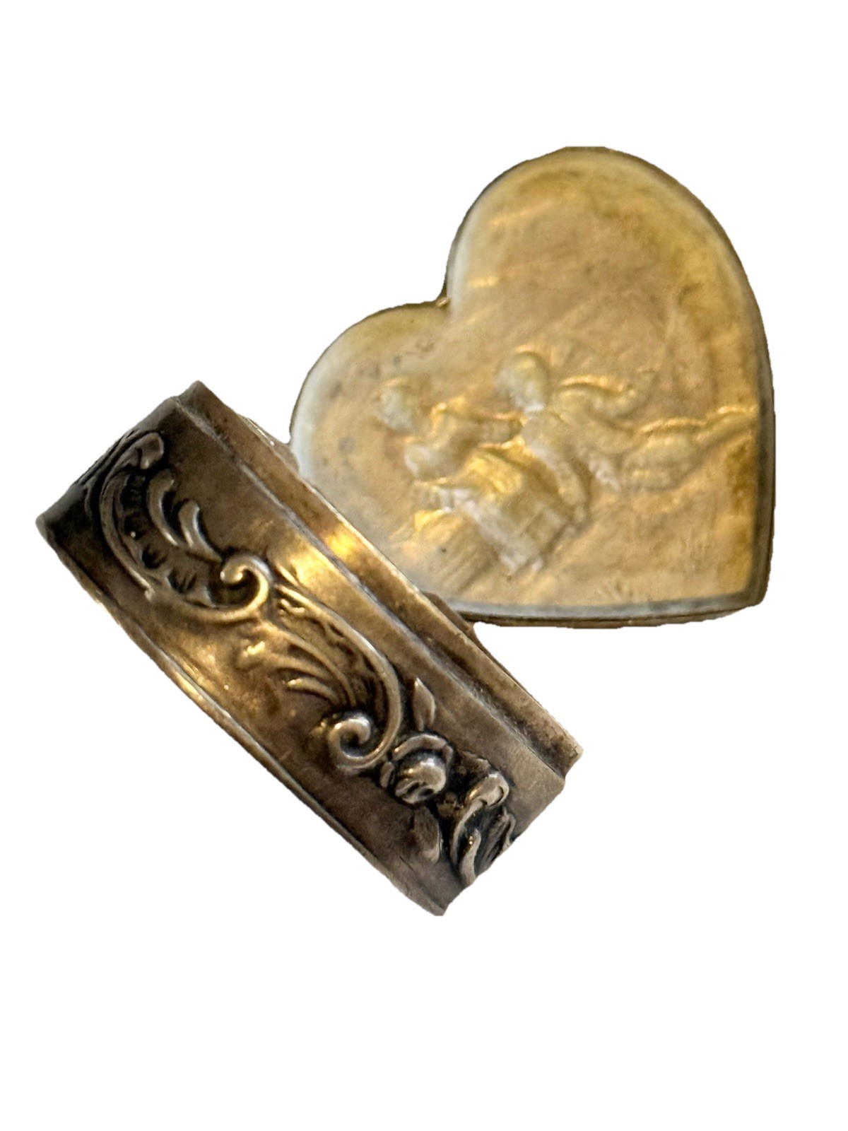 Antique Old Couple Cherub Dog Repousse Hanau .800 Silver Heart Pill Box German