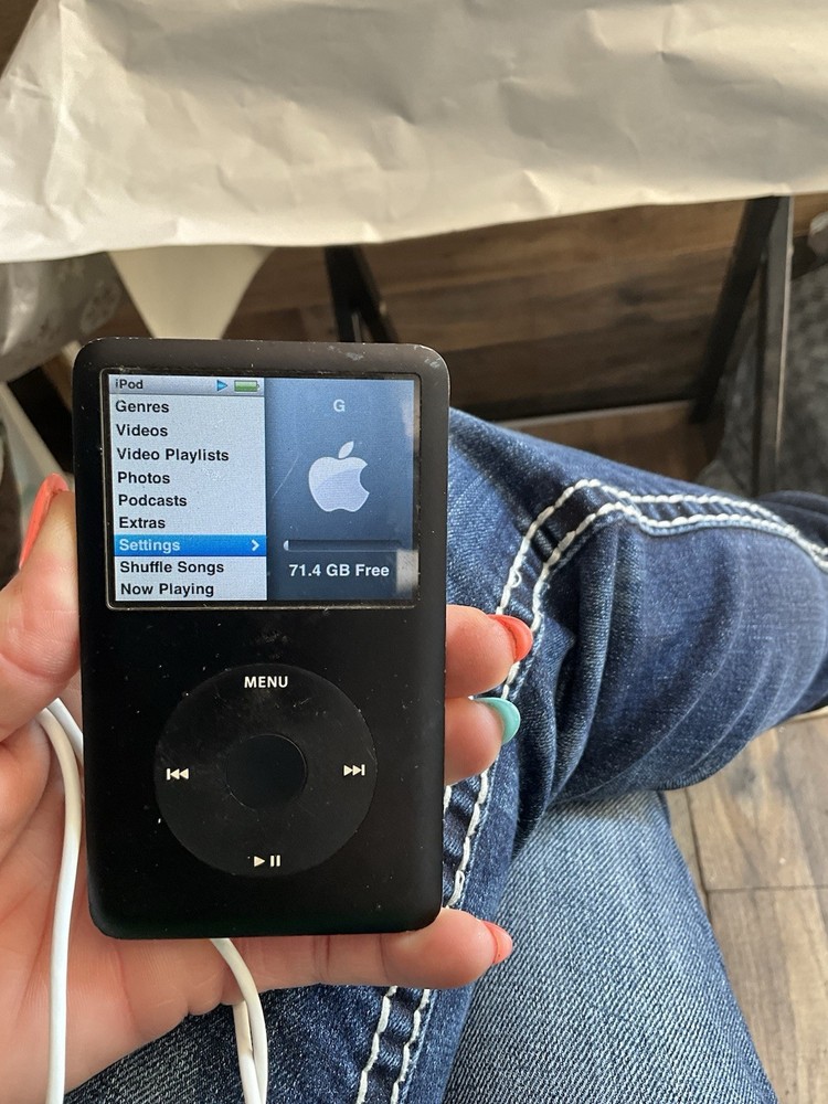 Apple I POD Classic 80 G 2007 Black With Box Cable