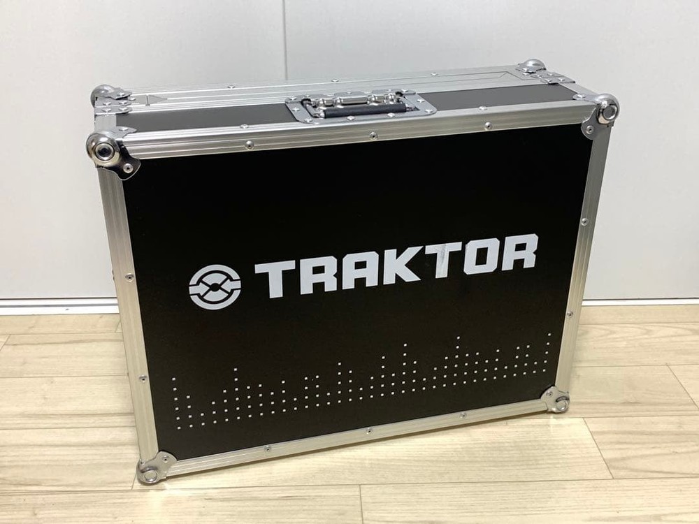 Native Instruments Traktor Kontrol S4 DJ Controller Midi Turntable With case