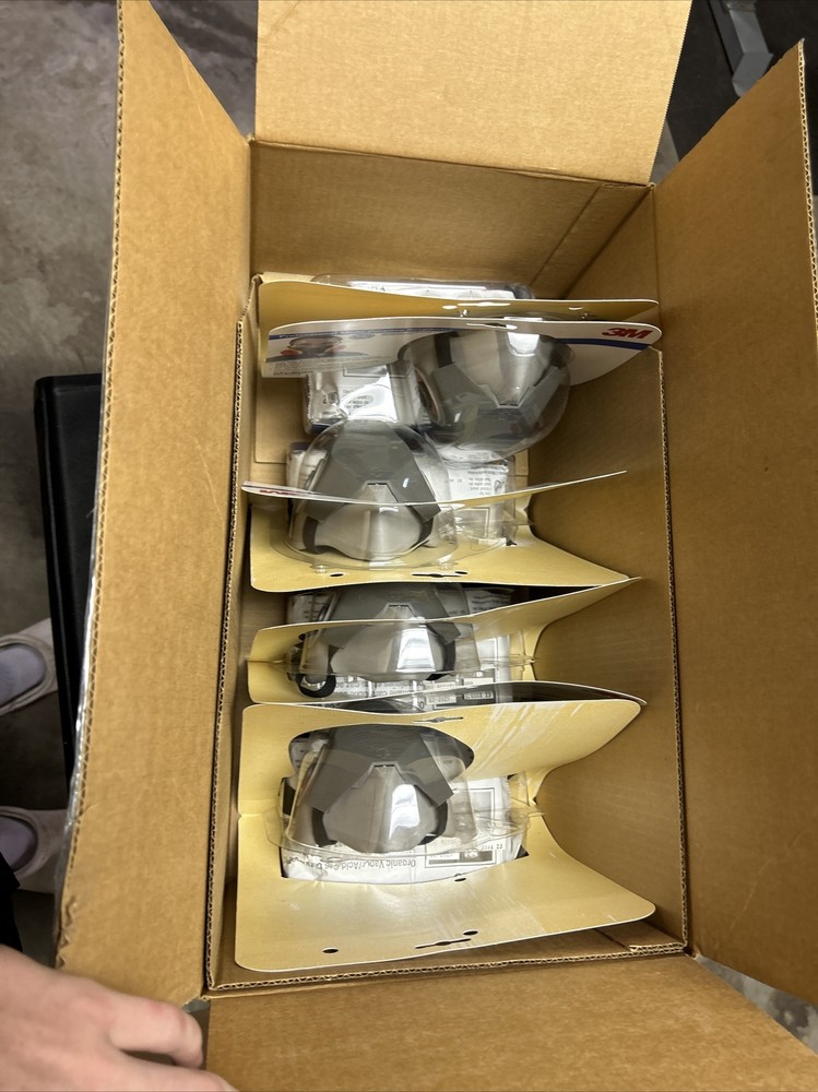 4 Count - 3M 62023DCA1 Professional Multi-Purpose Respirator, Medium