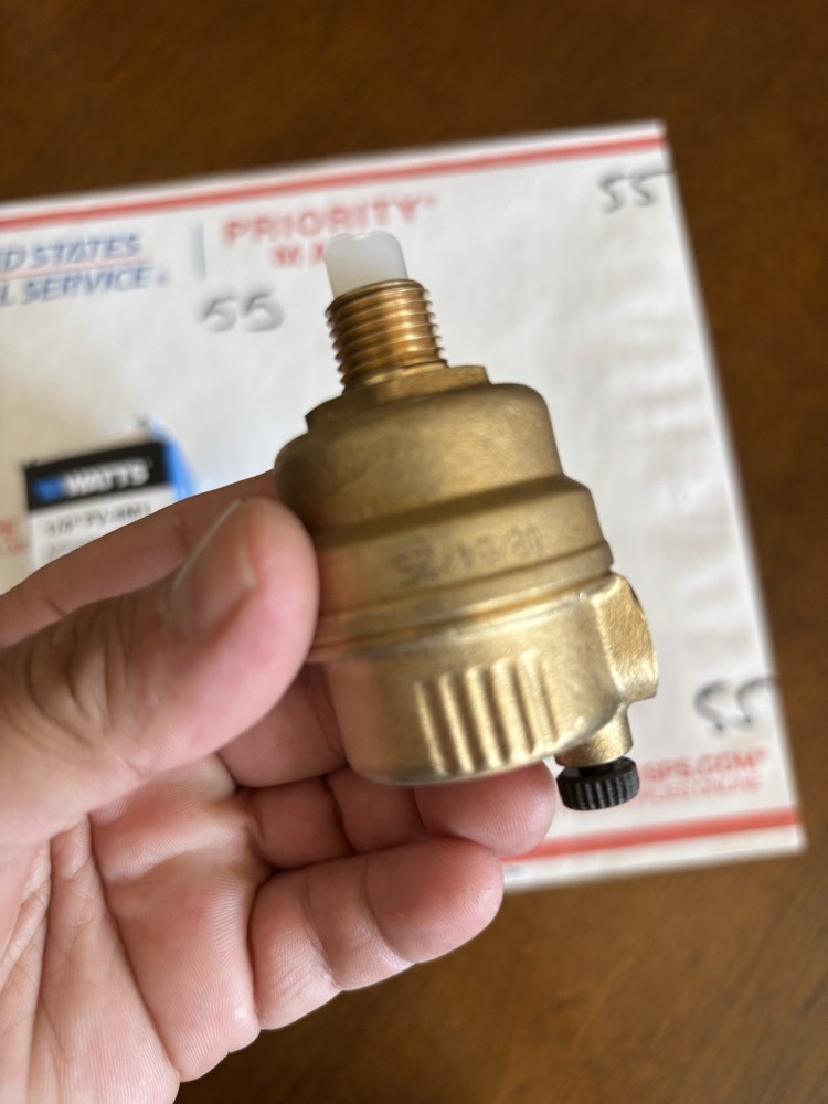 NEW Watts 0590716 1/4" FV-4M1 Automatic Float Vent