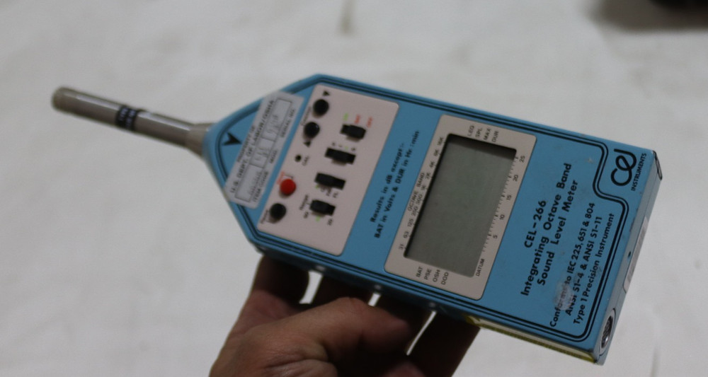 Cel Instruments   266 Digital Sound Level Meter