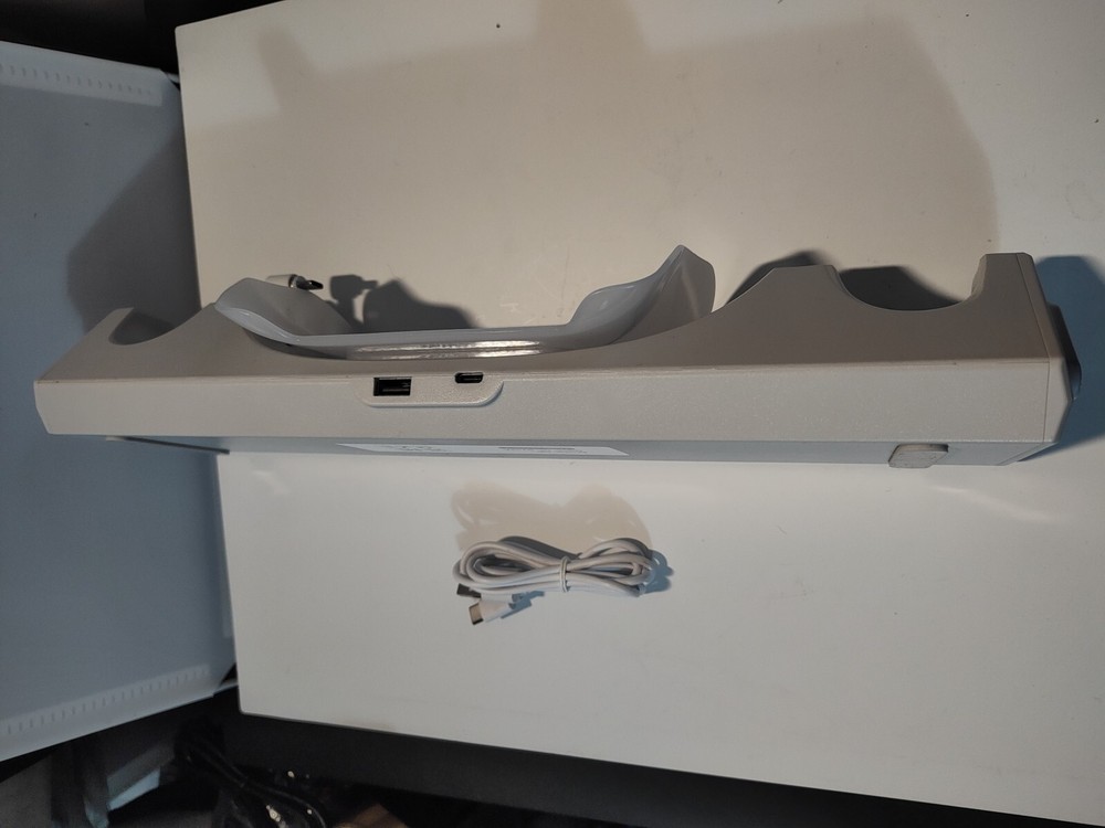 Meta Oculus Quest 2 - All In One Charging Dock - Q6