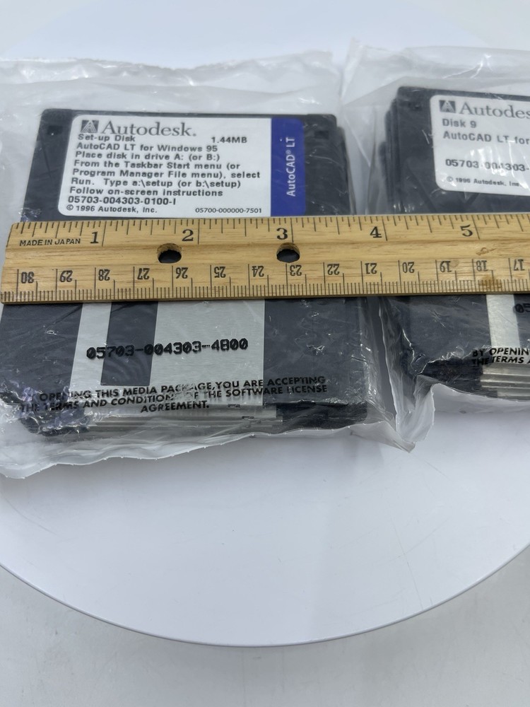 VTG Autodesk AutoCAD LT For Windows 95 Program & Set Up 1.44MB