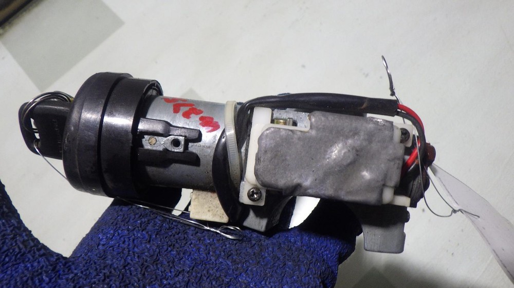 01 SUBARU LEGACY Ignition W/Key