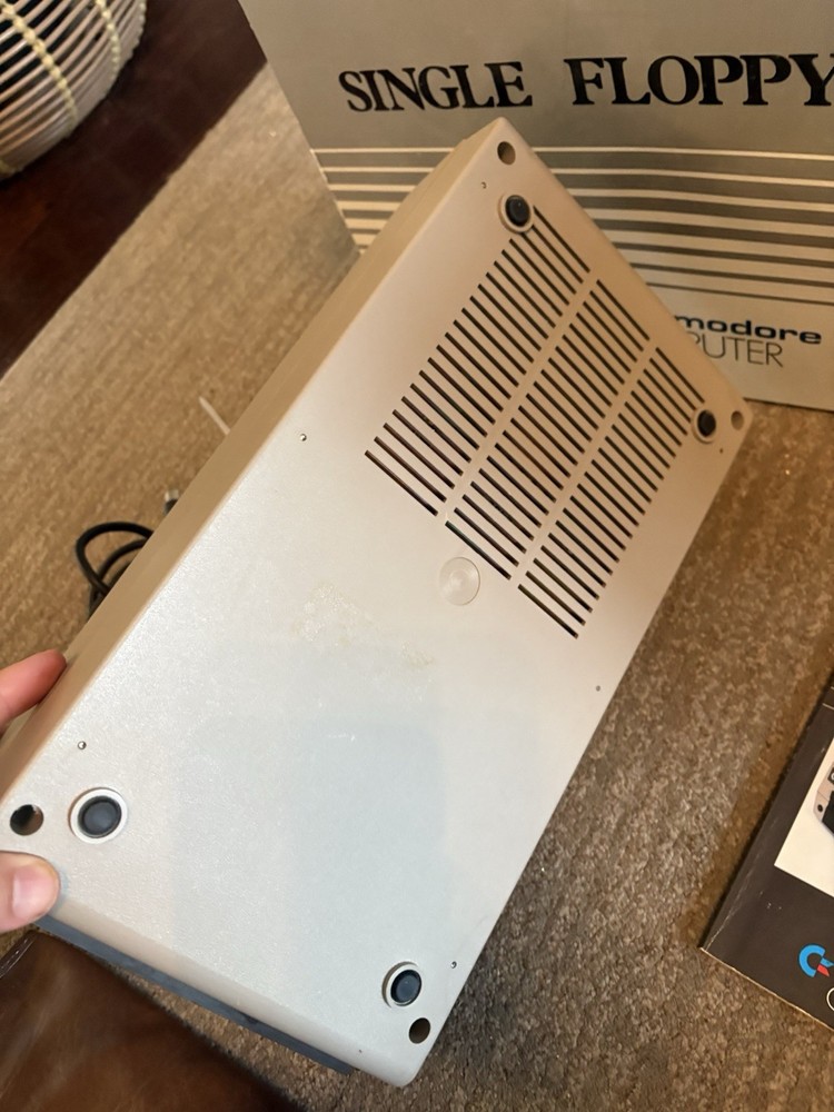 Commodore 1541 Disk Drive Fully tested, cleaned and working Cables & Cover, Box