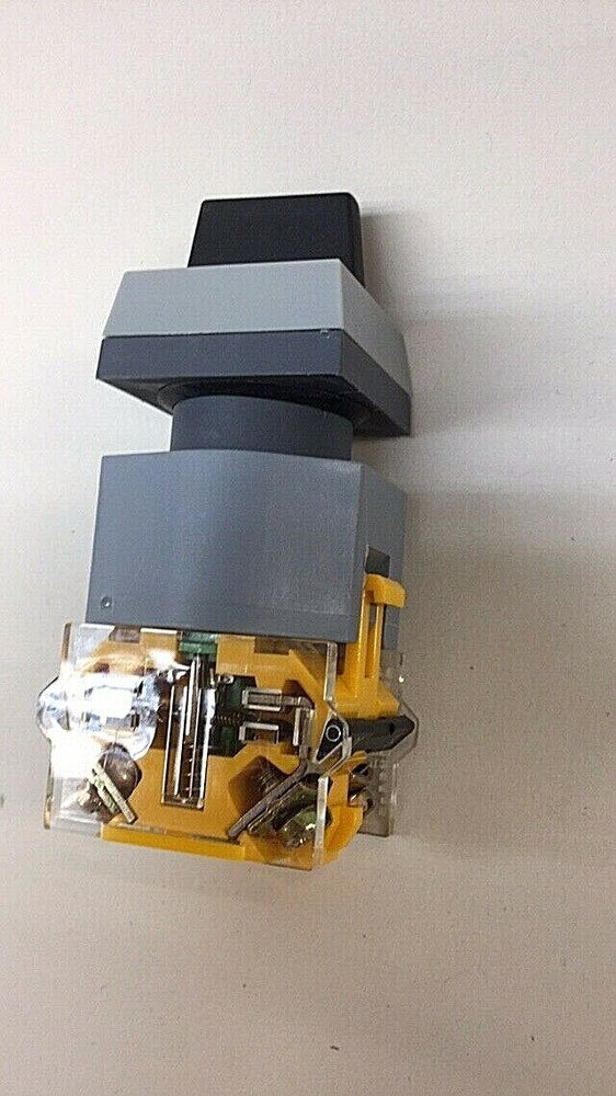 EAO 700.900.3 2-Position Selector Switch 600VAC Max.10A