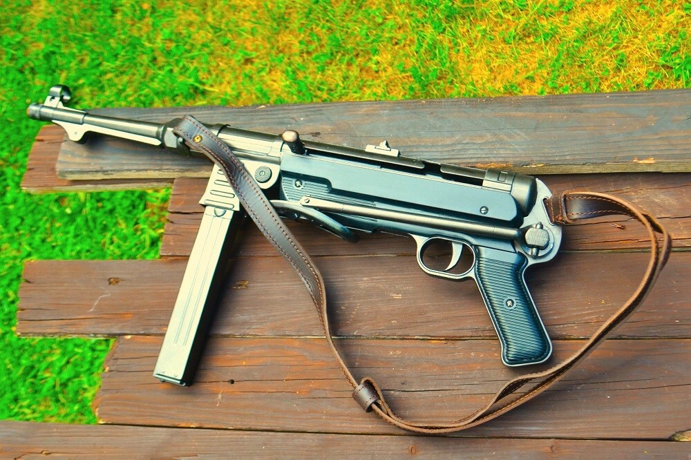 Non-Firing Denix Replica German MP40 Submachine Gun - Schmeisser - MP 40 - WWII