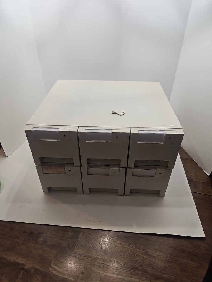 Vintage Exponent Media Storage System Floppy Disk Organizer (HAS KEY) READ!!!