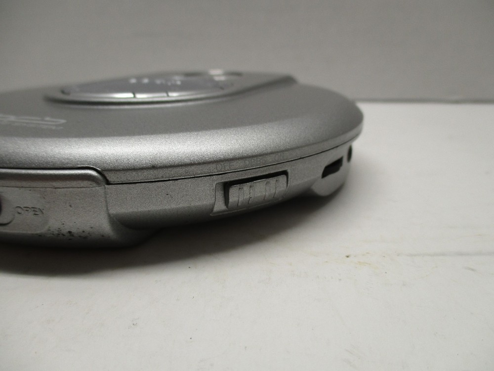 Vintage Coby Portable CD Player DBBS CX-CD355 Working With Controller