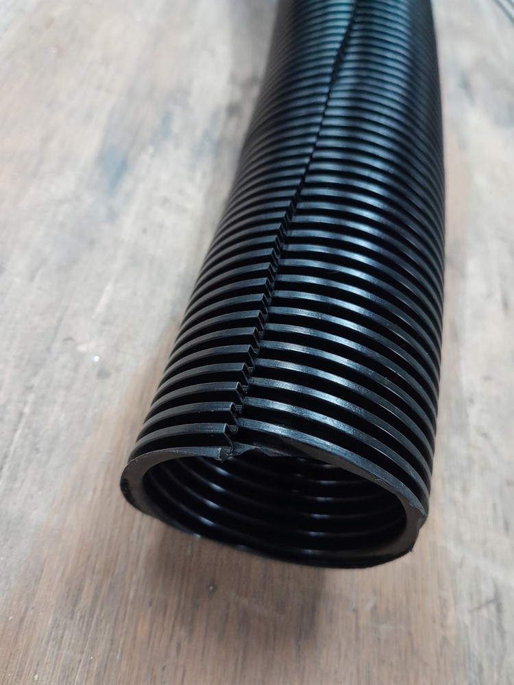 2"x100' split wire loom black