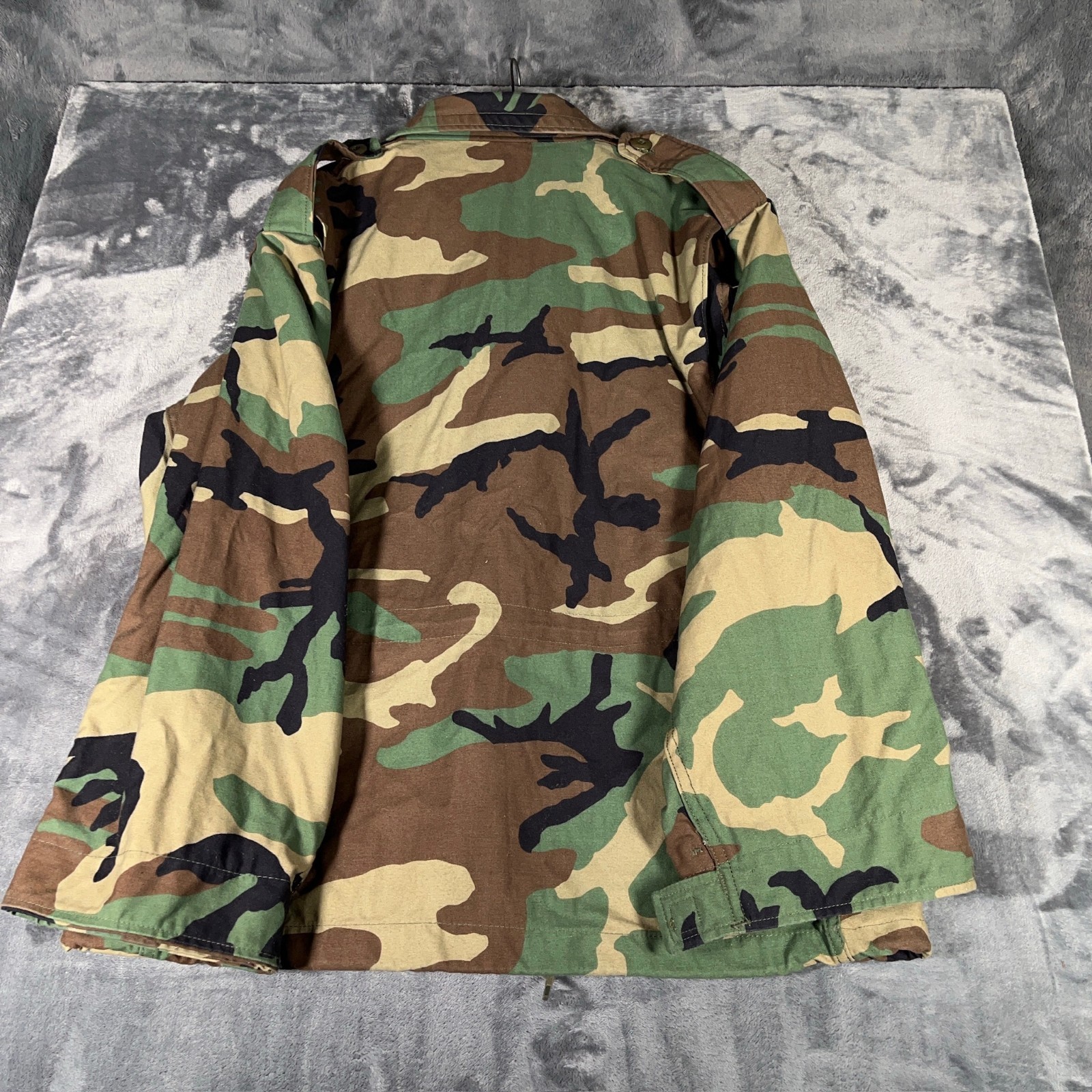 Vintage M65 Field Jacket U.S. Army Woodland Camo Medium XShort 90s USA Named