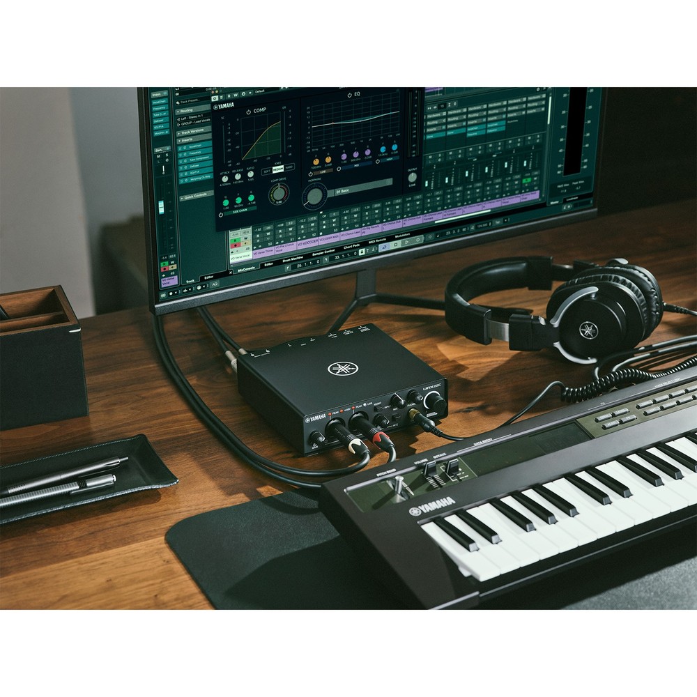 Yamaha Pro Audio URX22C Audio/MIDI Interface with Cables Package