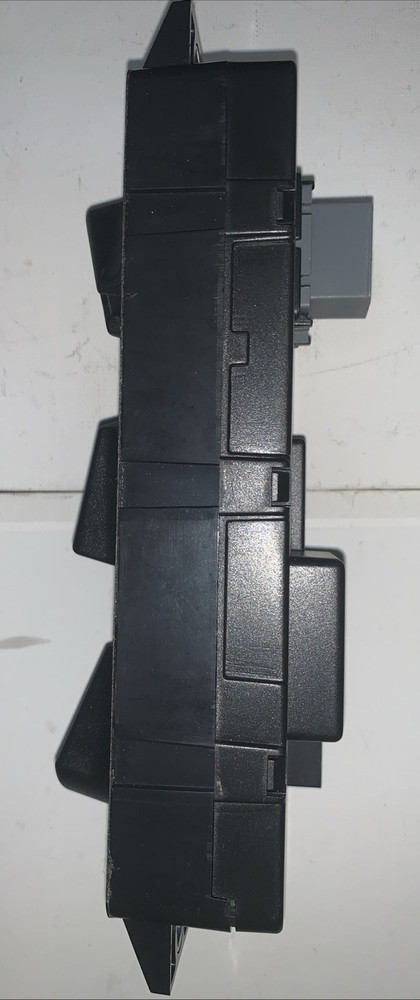 TEMPERATURE CONTROL UNIT P/N 29RD324AM. Unbranded