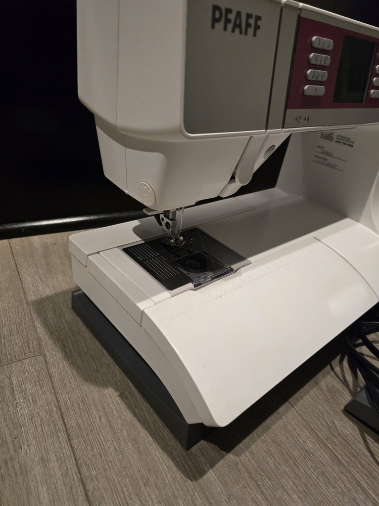 Pfaff quilt expression 4.0 sewing machine