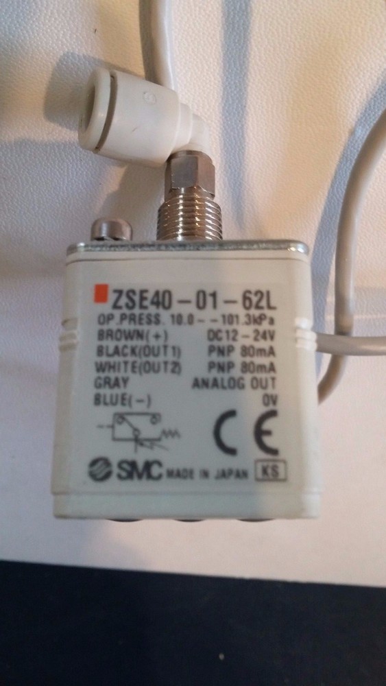 SMC Digital Pressure Switch (Mountable) ZSE40-01-62L