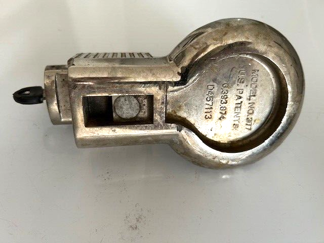 Trailer hitch lock MasterLock model 377, one key.