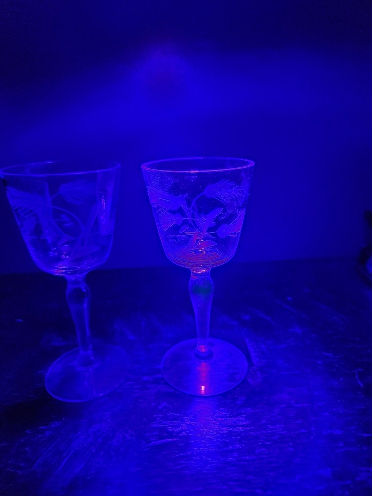 Vitage Etched UV reactive Glasses