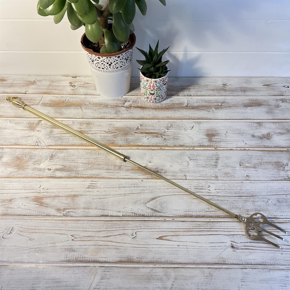 Brass extending fireside toasting fork | Extends to 72cm